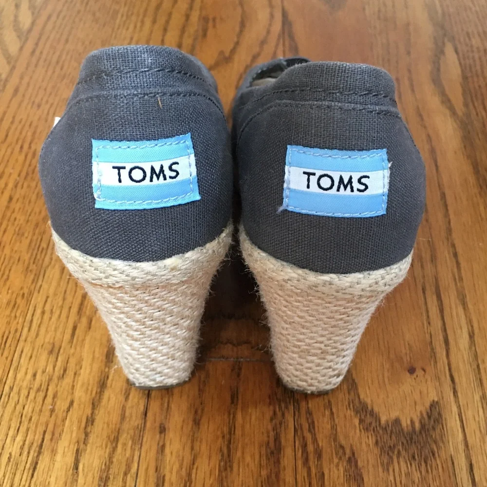 TOMS Women's Gray Grey Open Toe Wedges Shoes